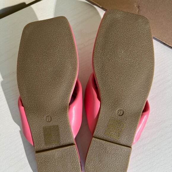 Journee Ares Tru Comfort Foam Light Puff Flip Flop Sandals Sz 7.5 - Picture 3 of 3